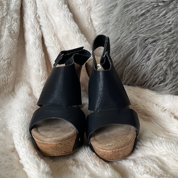 Black Wedges - Picture 2 of 4